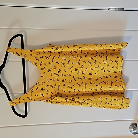 Reitman's Floral Tank (M) - Picture 2 of 5